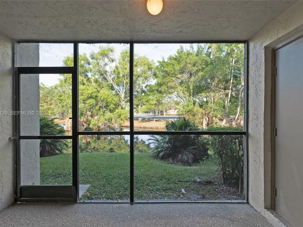 302 Lakeview Dr 105, Weston FL 33326