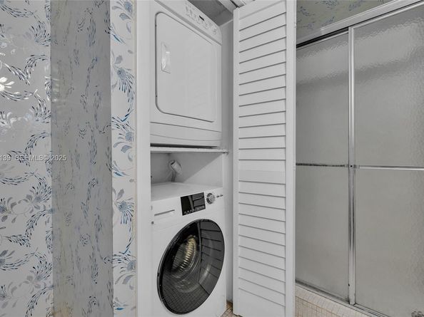 302 Lakeview Dr 105, Weston FL 33326