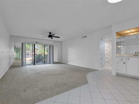 302 Lakeview Dr 105, Weston FL 33326