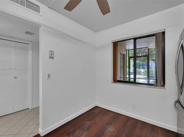 302 Lakeview Dr 105, Weston FL 33326