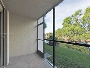 302 Lakeview Dr 105, Weston FL 33326