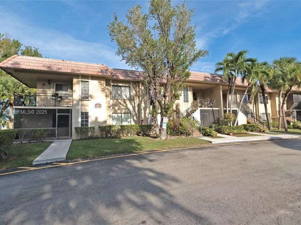 302 Lakeview Dr 105, Weston FL 33326