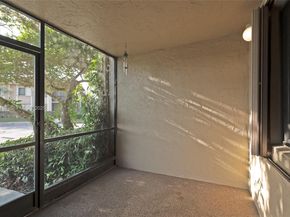 302 Lakeview Dr 105, Weston FL 33326