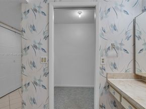 302 Lakeview Dr 105, Weston FL 33326