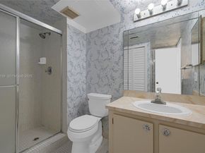 302 Lakeview Dr 105, Weston FL 33326