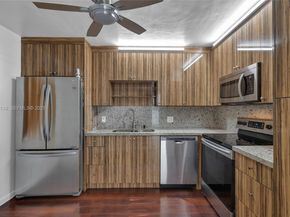 302 Lakeview Dr 105, Weston FL 33326