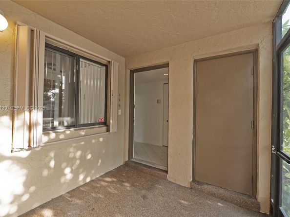 302 Lakeview Dr 105, Weston FL 33326