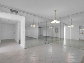 302 Lakeview Dr 105, Weston FL 33326