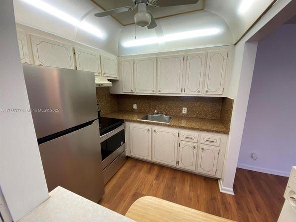 381 Fanshaw J 381, Boca Raton FL 33434