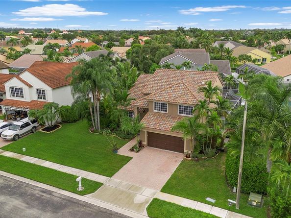 19313 NW 11th St, Pembroke Pines FL 33029