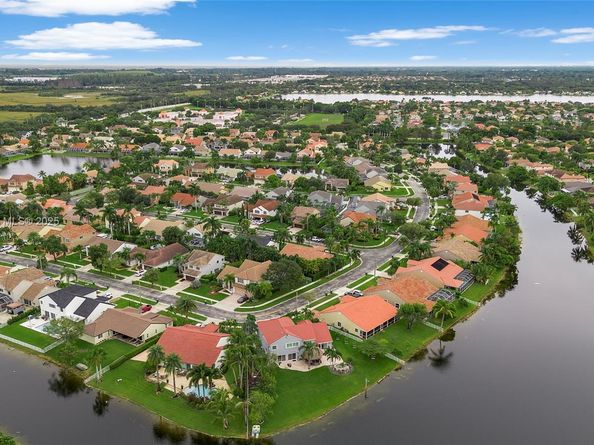 19313 NW 11th St, Pembroke Pines FL 33029