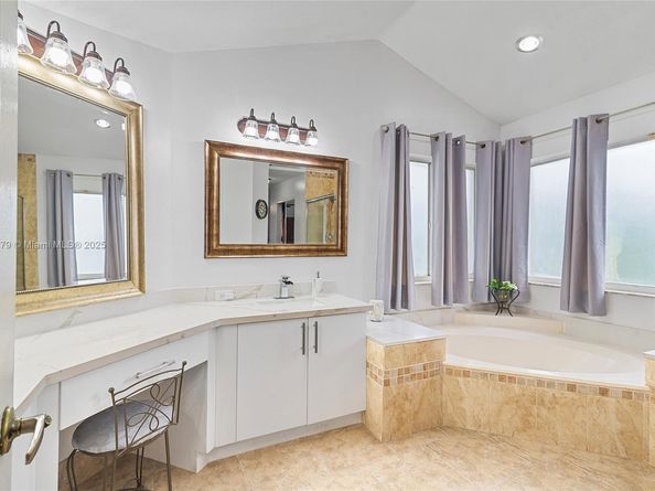 19313 NW 11th St, Pembroke Pines FL 33029