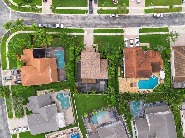 19313 NW 11th St, Pembroke Pines FL 33029