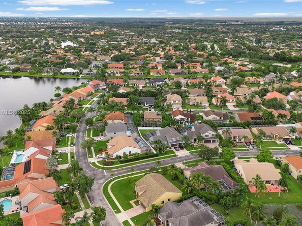 19313 NW 11th St, Pembroke Pines FL 33029