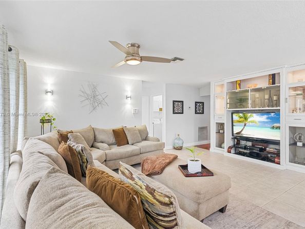 19313 NW 11th St, Pembroke Pines FL 33029