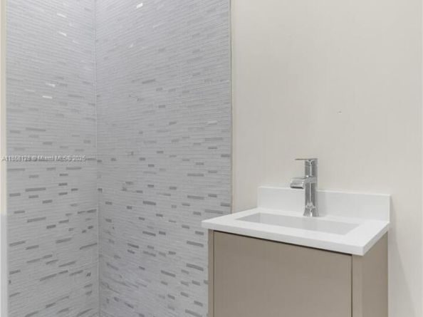3973 NE 167th St 12, North Miami Beach FL 33160