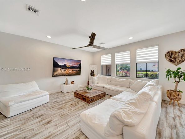 12512 NW 32nd Mnr, Sunrise FL 33323