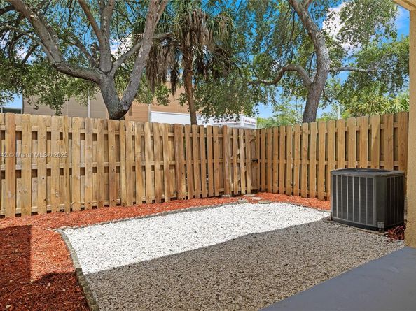 8713 SW 137th Ave 8713, Miami FL 33183