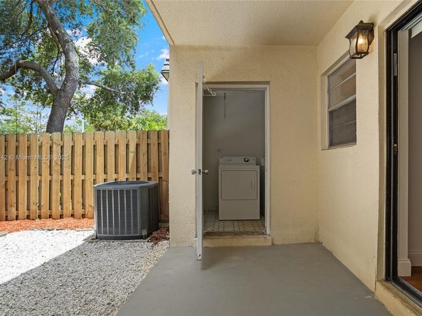 8713 SW 137th Ave 8713, Miami FL 33183