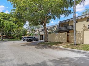8713 SW 137th Ave 8713, Miami FL 33183