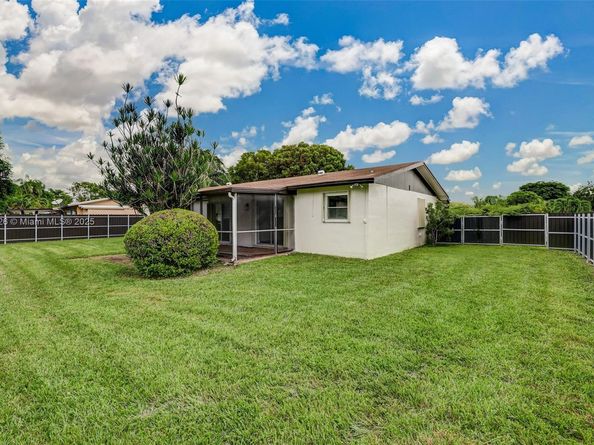 7464 SW 128th Ct, Miami FL 33183