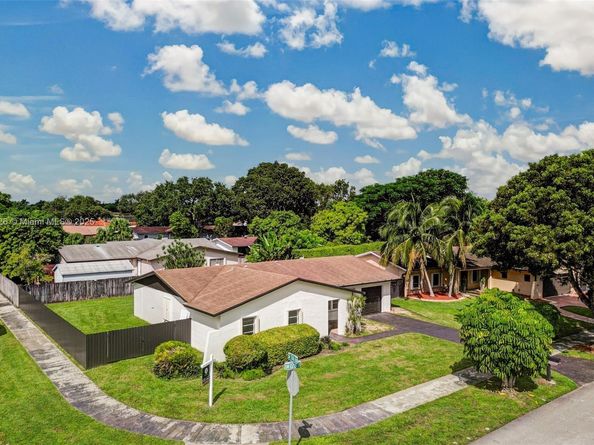 7464 SW 128th Ct, Miami FL 33183