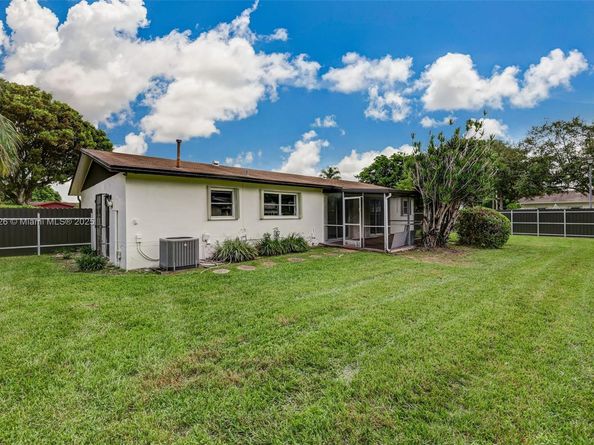 7464 SW 128th Ct, Miami FL 33183