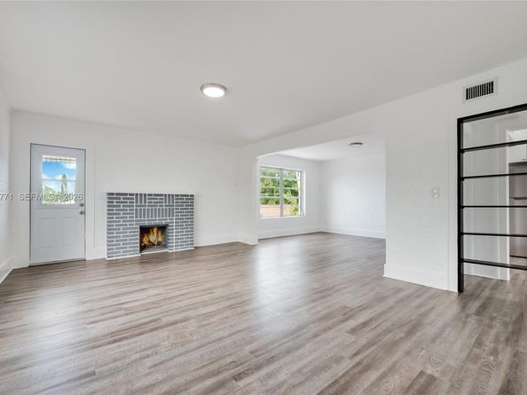 1736 SW 9th St, Miami FL 33135