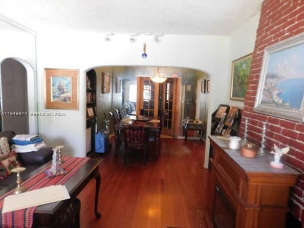 424 NE 72nd St, Miami FL 33138