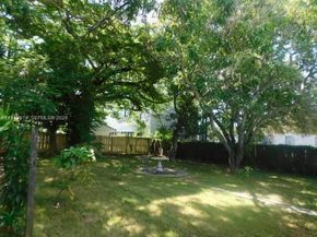 424 NE 72nd St, Miami FL 33138