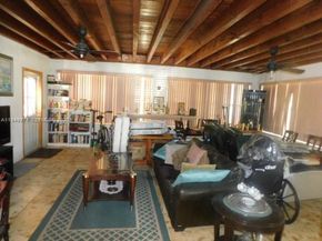 424 NE 72nd St, Miami FL 33138