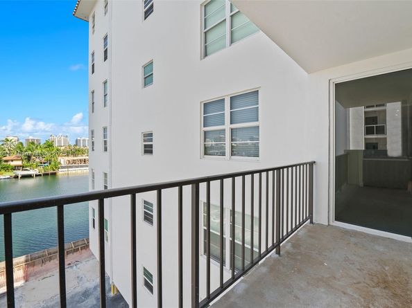 9341 E Bay Harbor Dr 4C, Bay Harbor Islands FL 33154