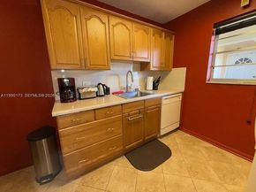 421 NE 1st St 219, Hallandale Beach FL 33009