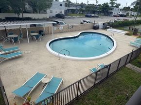 421 NE 1st St 219, Hallandale Beach FL 33009