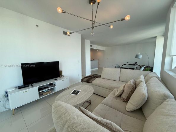 244 Biscayne Blvd 3708, Miami FL 33132
