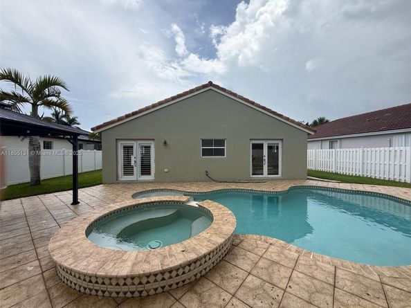 16363 SW 11th St, Pembroke Pines FL 33027