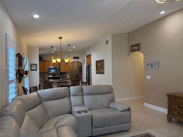 16363 SW 11th St, Pembroke Pines FL 33027