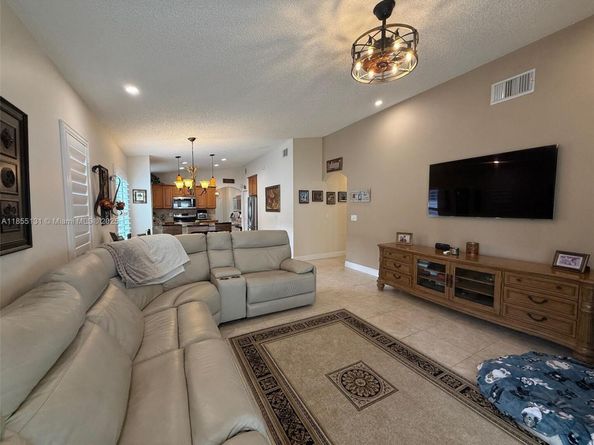 16363 SW 11th St, Pembroke Pines FL 33027