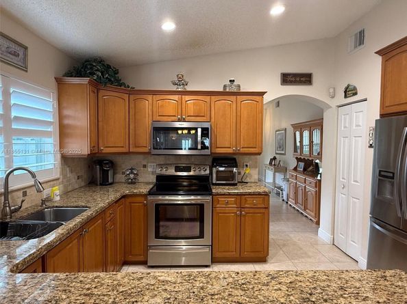 16363 SW 11th St, Pembroke Pines FL 33027