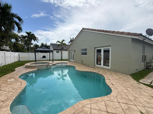 16363 SW 11th St, Pembroke Pines FL 33027