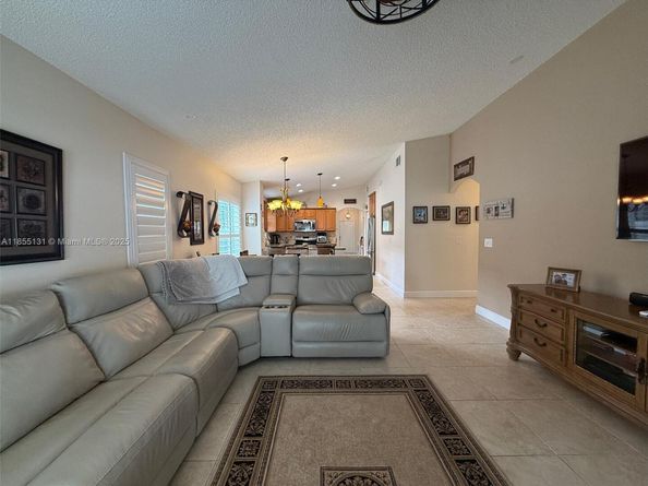 16363 SW 11th St, Pembroke Pines FL 33027