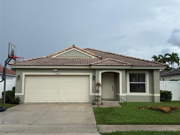 16363 SW 11th St, Pembroke Pines FL 33027