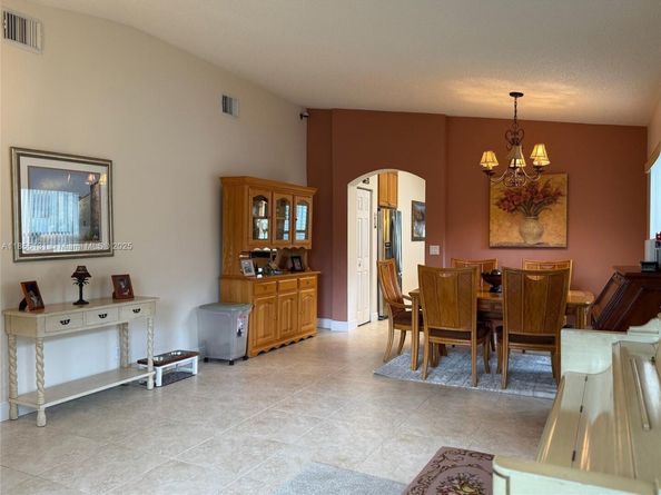 16363 SW 11th St, Pembroke Pines FL 33027