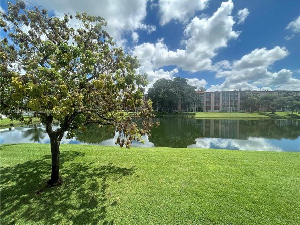 1080 Del Lago Cir 202, Sunrise FL 33313