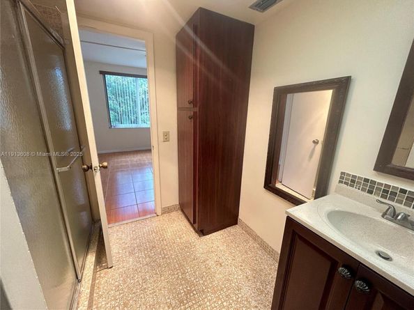 1080 Del Lago Cir 202, Sunrise FL 33313