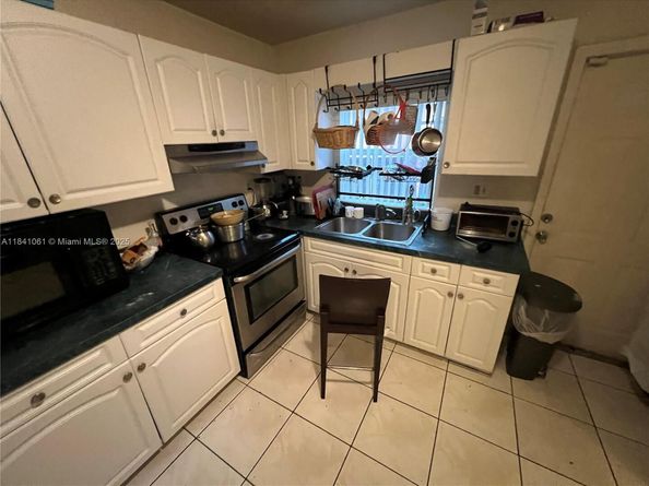 2241 NW 170th St, Miami Gardens FL 33056