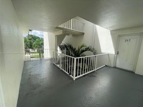 4255 N University Dr 201, Sunrise FL 33351