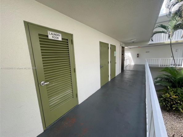 4255 N University Dr 201, Sunrise FL 33351