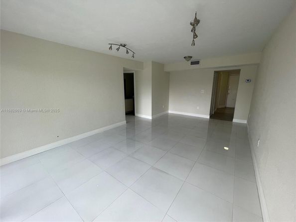 4255 N University Dr 201, Sunrise FL 33351