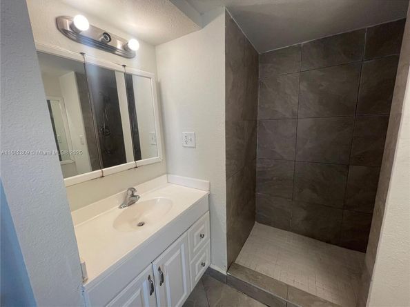 4255 N University Dr 201, Sunrise FL 33351